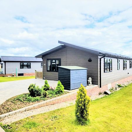 Stunning Luxury 2-Bed Lodge In Routh With Hot Tub Beverley Exterior foto