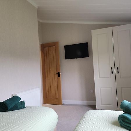 Stunning Luxury 2-Bed Lodge In Routh With Hot Tub Beverley Exterior foto