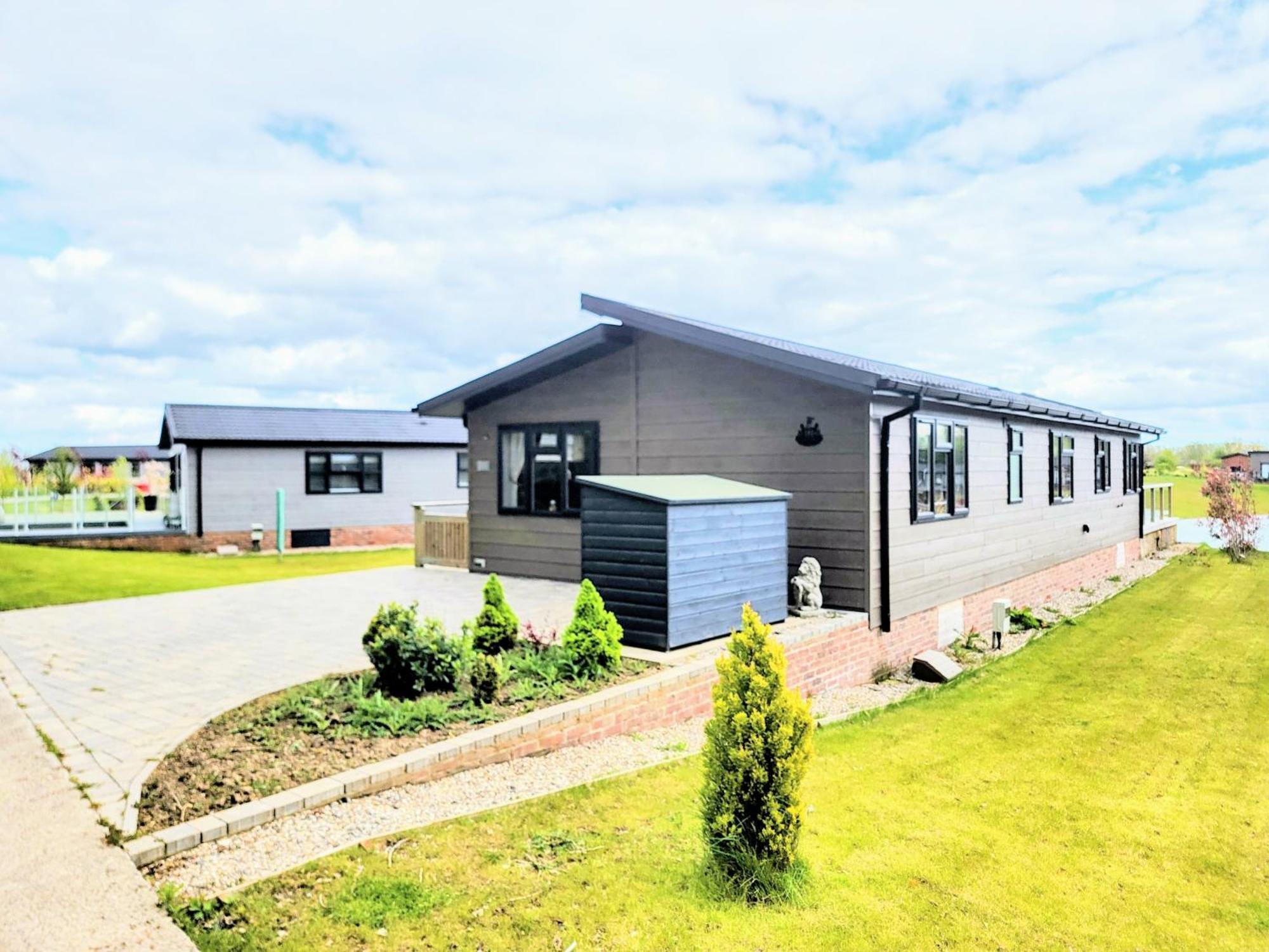 Stunning Luxury 2-Bed Lodge In Routh With Hot Tub Beverley Exterior foto