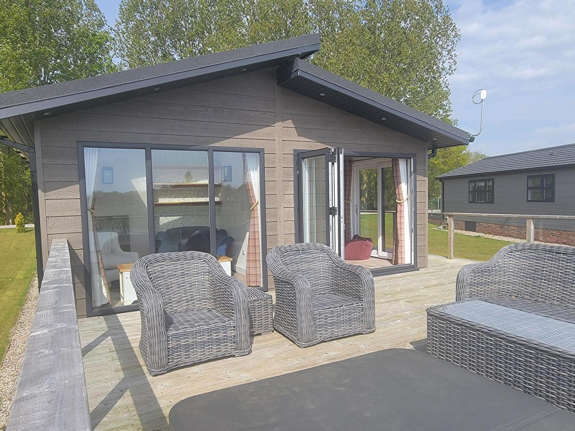 Stunning Luxury 2-Bed Lodge In Routh With Hot Tub Beverley Exterior foto