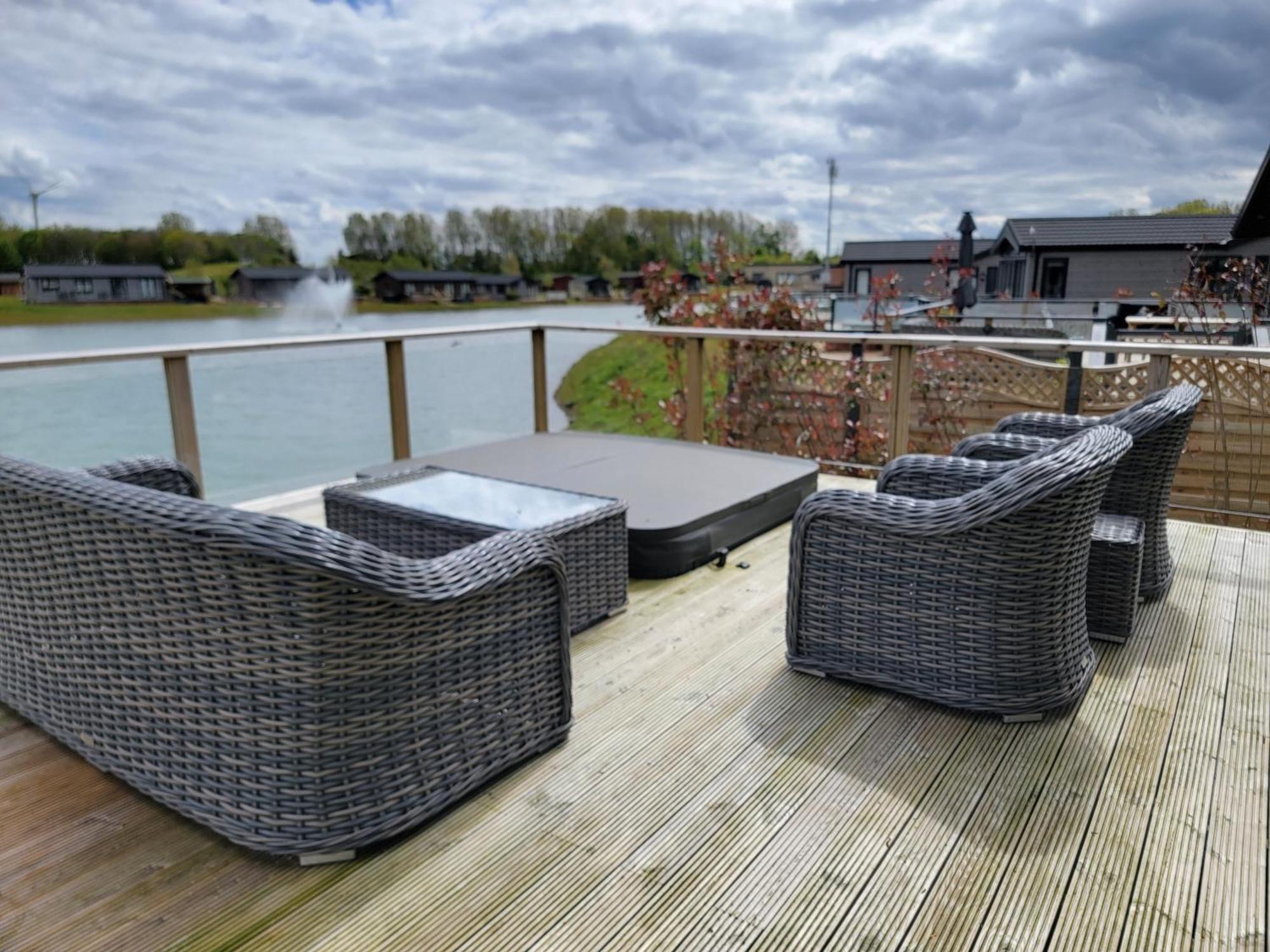 Stunning Luxury 2-Bed Lodge In Routh With Hot Tub Beverley Exterior foto